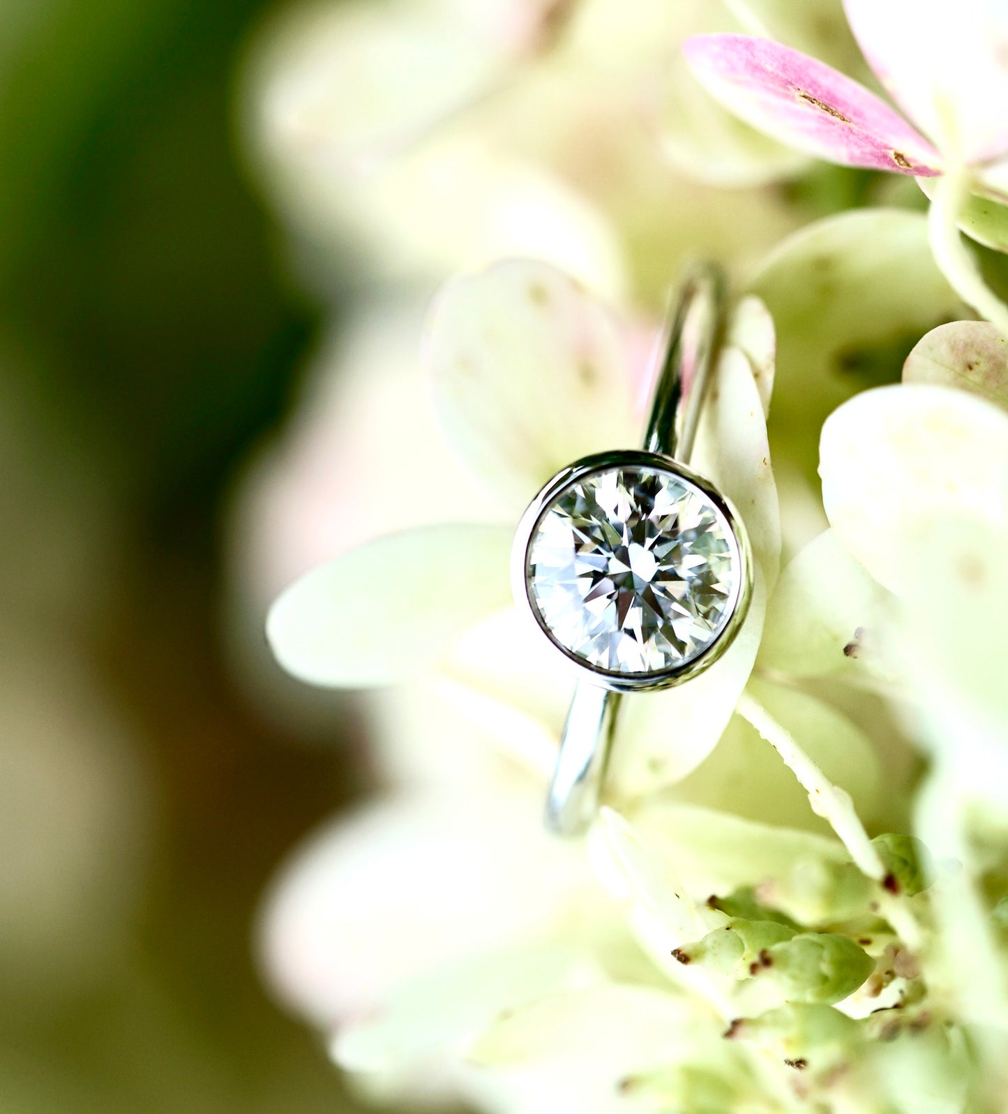 ENGAGEMENT RING ROUND BRILLIANT CUT DIAMOND, 1.03 carats, F VS1 TRIPLE EXCELLENT, GIA 2254711037