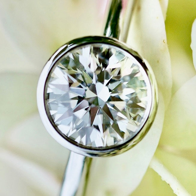 ENGAGEMENT RING ROUND BRILLIANT CUT DIAMOND, 1.03 carats, F VS1 TRIPLE EXCELLENT, GIA 2254711037