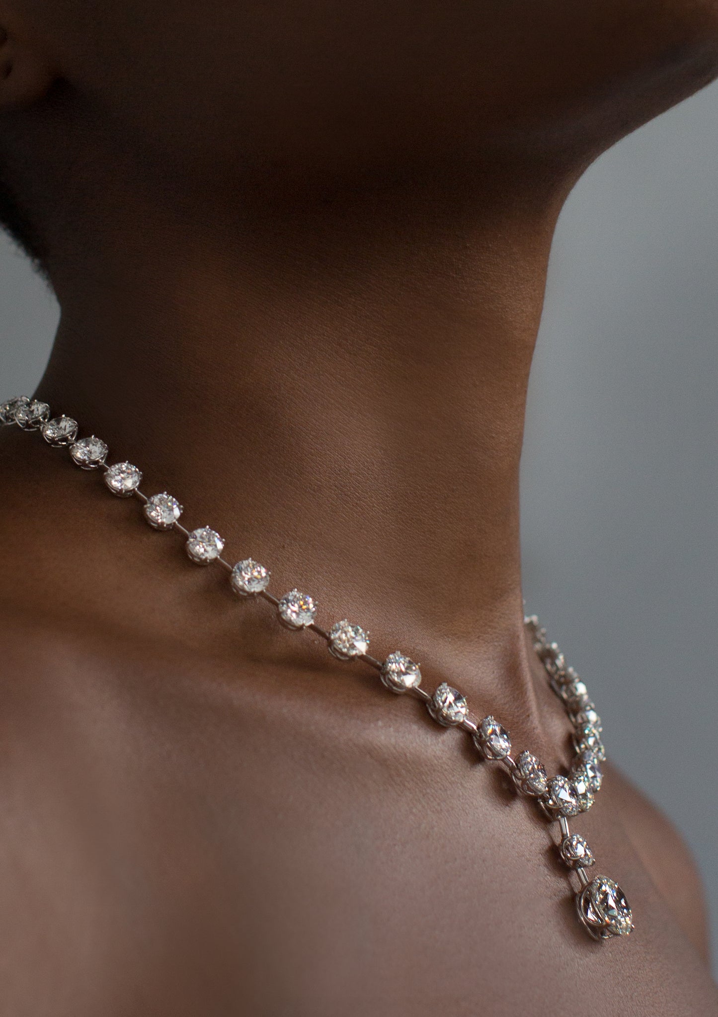 POISE : ROUND BRILLIANT CUT DIAMOND NECKLACE
