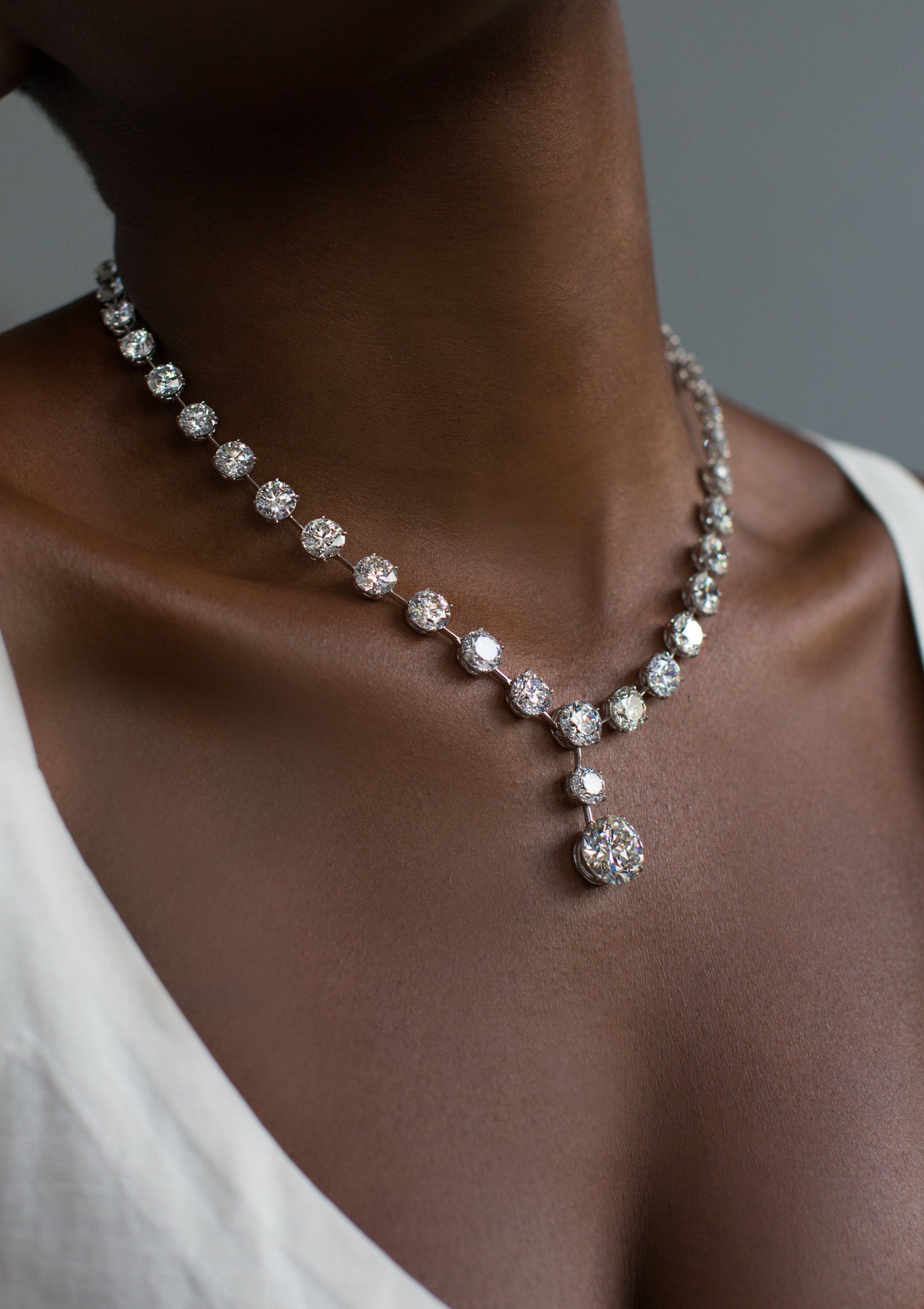 POISE : ROUND BRILLIANT CUT DIAMOND NECKLACE