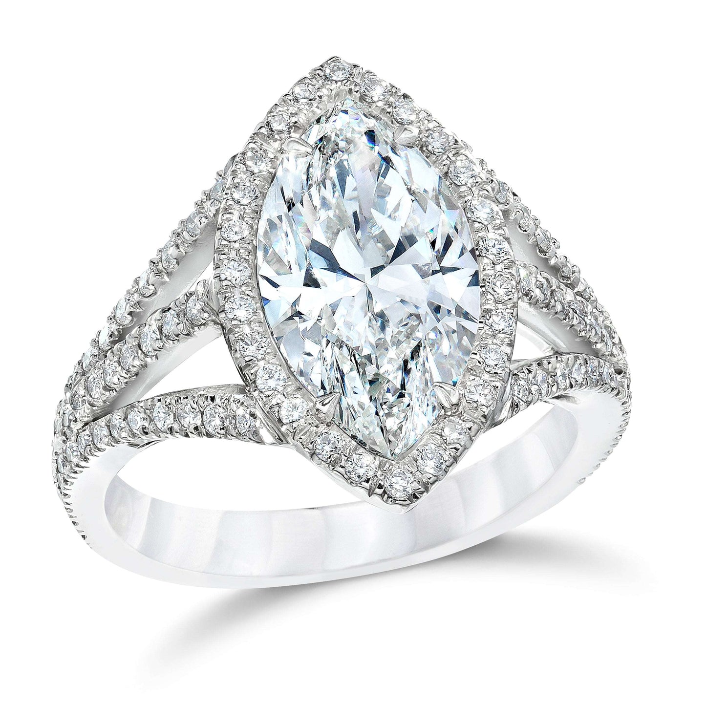 MARQUISE CUT 3 CARAT DIAMOND SET IN AN ELEGANT RING, PLATINUM