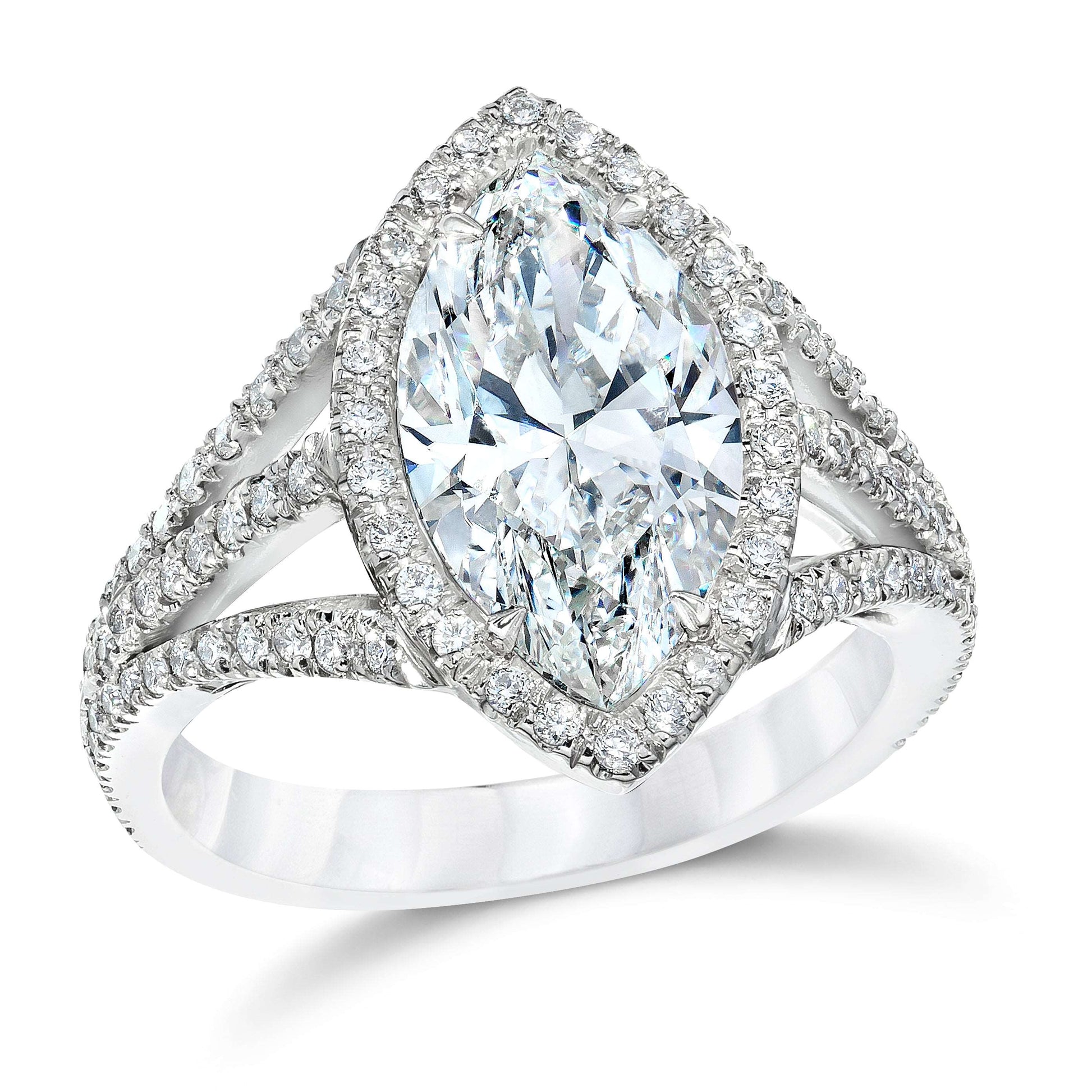 MARQUISE CUT 3 CARAT DIAMOND SET IN AN ELEGANT RING, PLATINUM