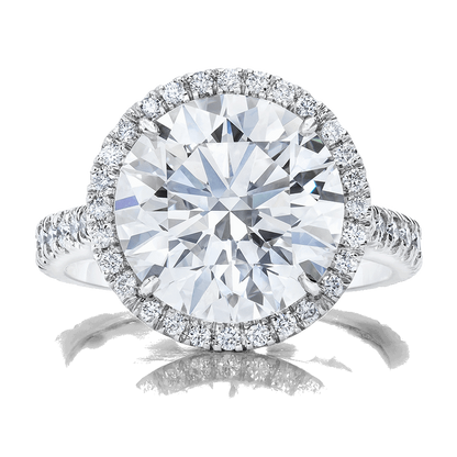 CLASSIC RING WITH A 5 CARAT DIAMOND SET IN PLATINUM