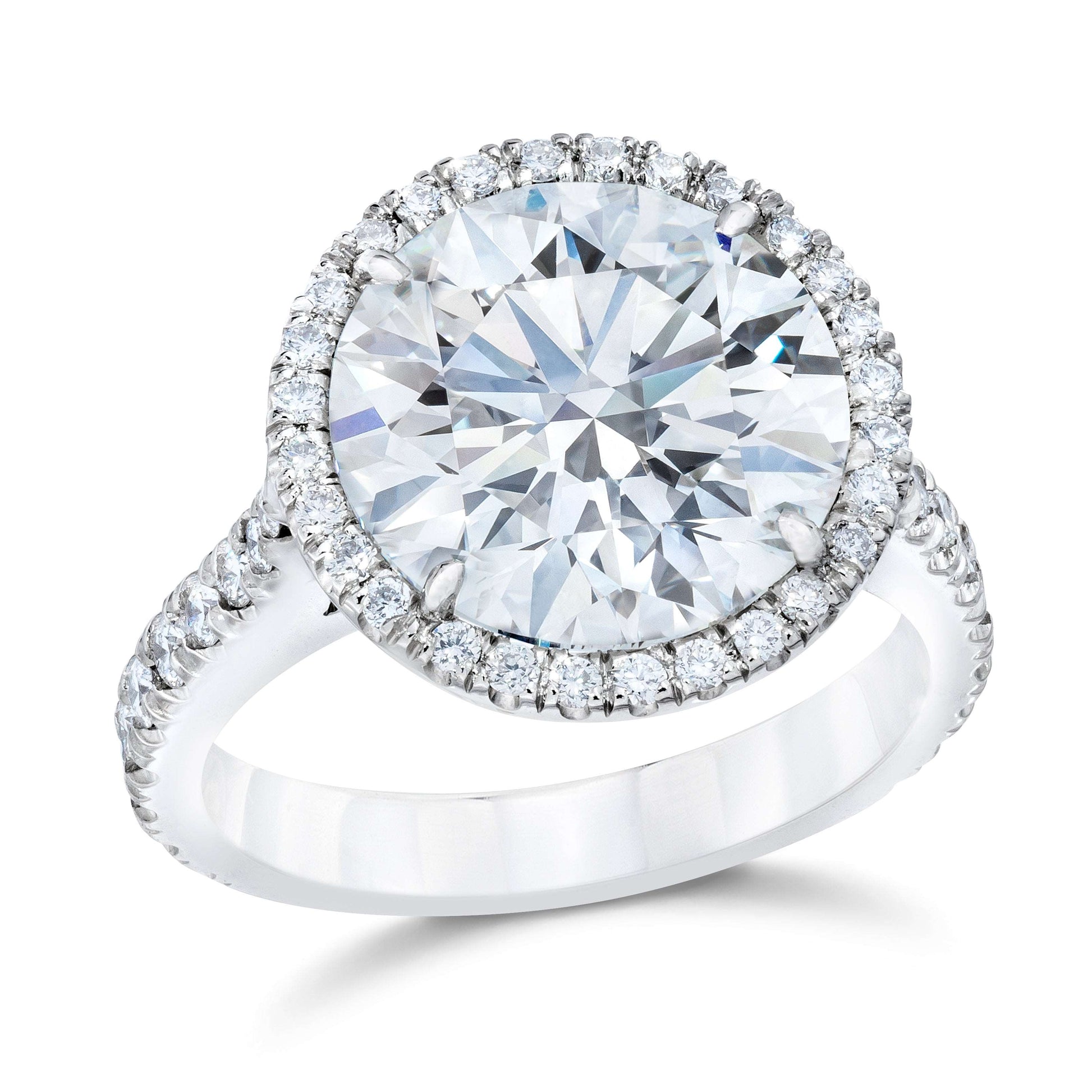CLASSIC RING WITH A 5 CARAT DIAMOND SET IN PLATINUM