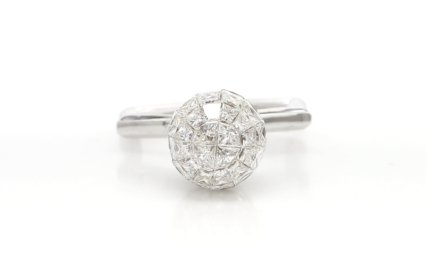 BRIOLETTE RING, PRINCESS AND TRIANGULAR CUTS, 7.75 CARAT TOTAL WEIGHT, 18K WHITE GOLD