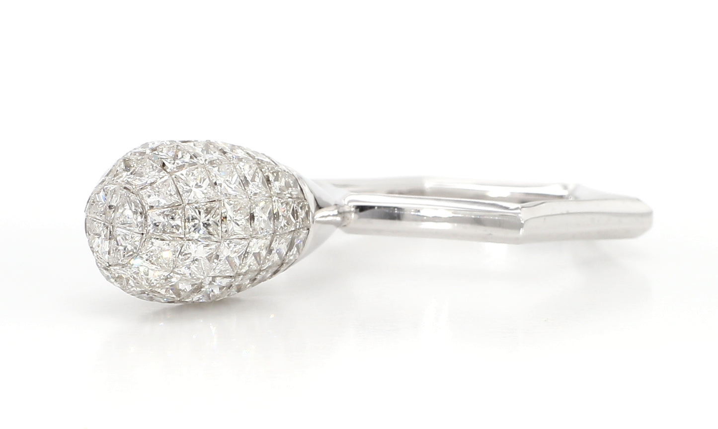 BRIOLETTE RING, PRINCESS AND TRIANGULAR CUTS, 7.75 CARAT TOTAL WEIGHT, 18K WHITE GOLD
