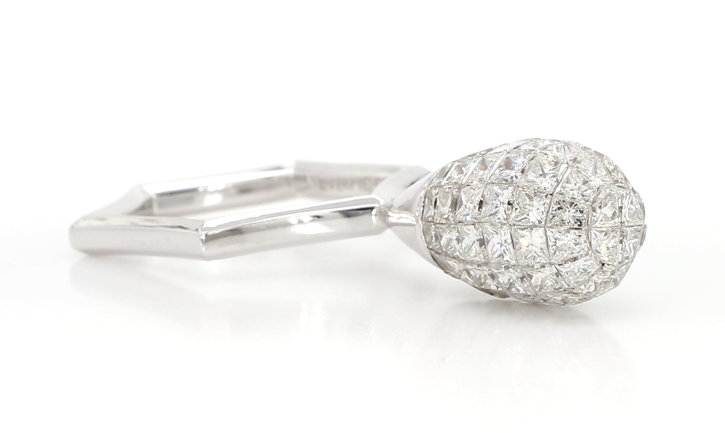 BRIOLETTE RING, PRINCESS AND TRIANGULAR CUTS, 7.75 CARAT TOTAL WEIGHT, 18K WHITE GOLD